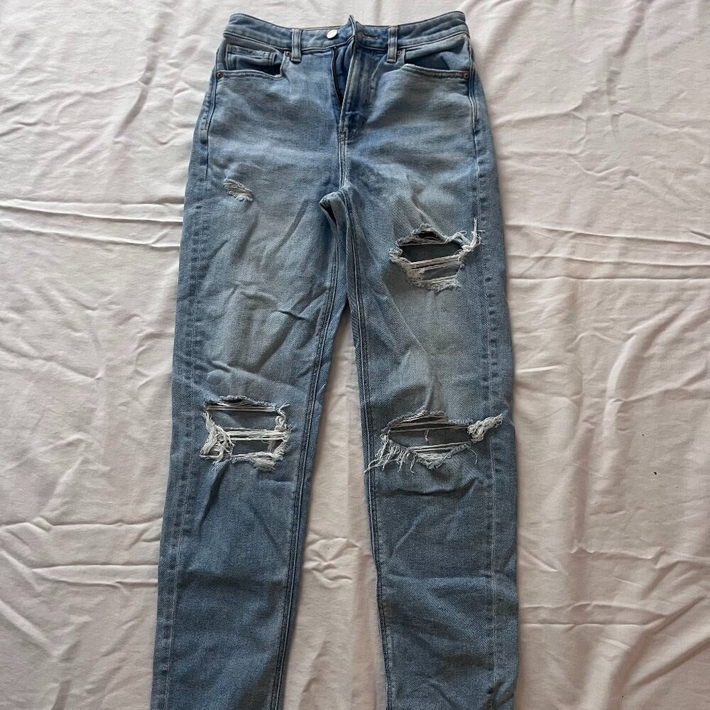 American Eagle Blue stretchy mom jeans. Size 2 extra long.